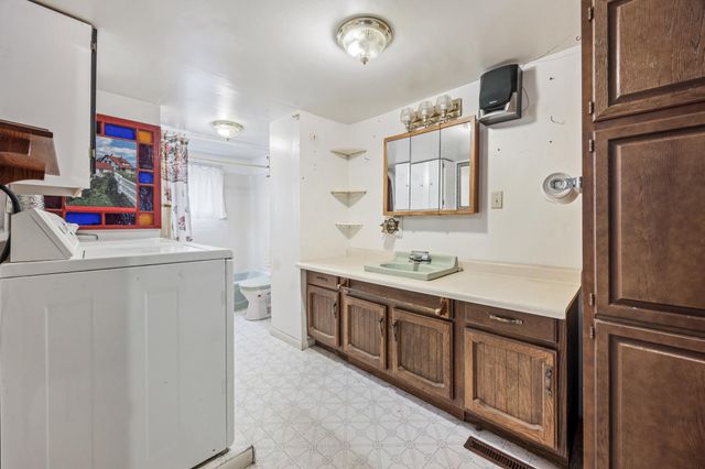 118 2nd Street SW, Hillsboro, ND 58045