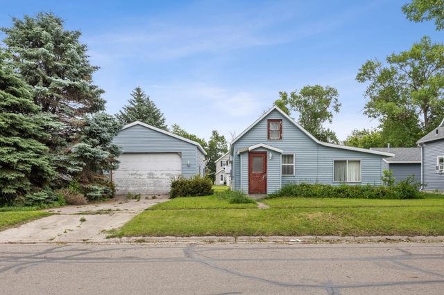 118 2nd Street SW, Hillsboro, ND 58045