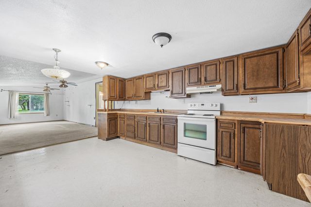 118 2nd Street SW, Hillsboro, ND 58045