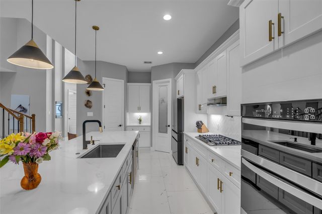 225 Blue Hill Drive, Montgomery, TX 77356