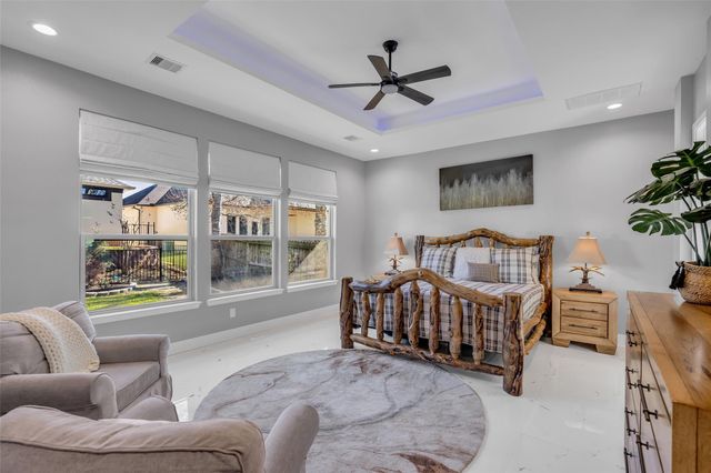 225 Blue Hill Drive, Montgomery, TX 77356