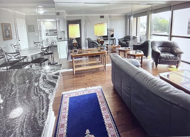 3525 Sage Road 402, Houston, TX 77056