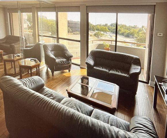 3525 Sage Road 402, Houston, TX 77056