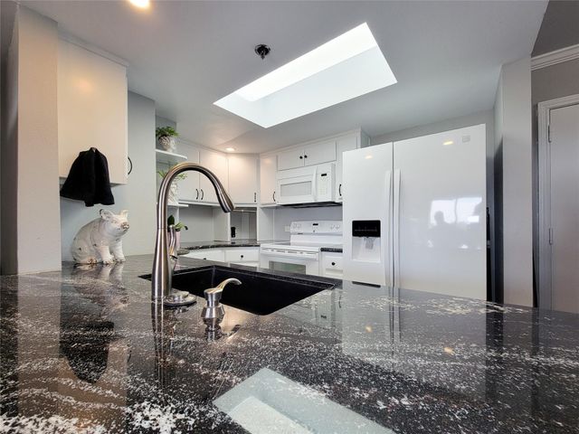 3525 Sage Road 402, Houston, TX 77056