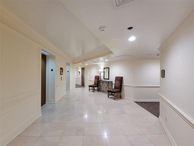 3525 Sage Road 402, Houston, TX 77056