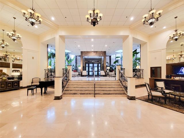 3525 Sage Road 402, Houston, TX 77056