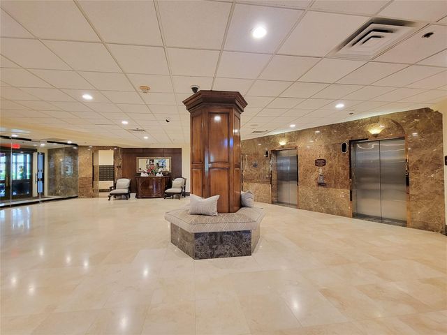 3525 Sage Road 402, Houston, TX 77056