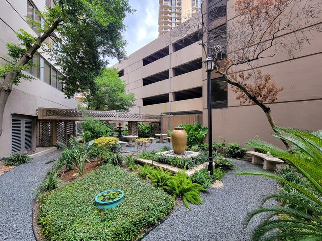 3525 Sage Road 402, Houston, TX 77056