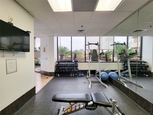 3525 Sage Road 402, Houston, TX 77056