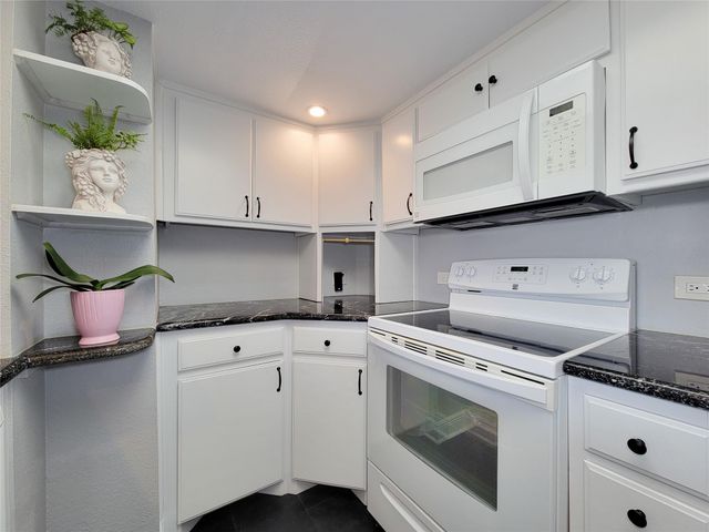 3525 Sage Road 402, Houston, TX 77056