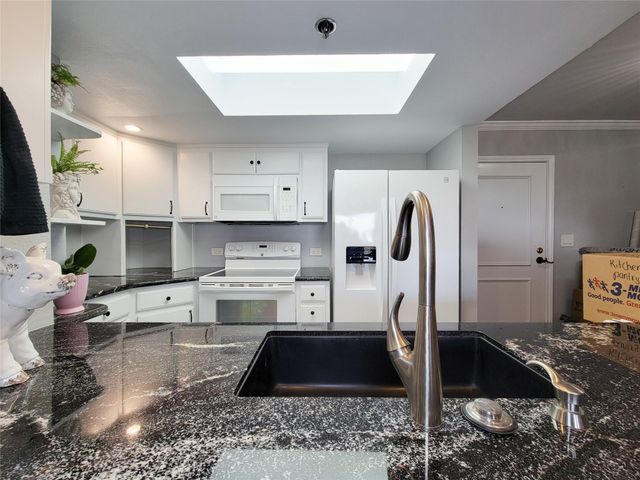 3525 Sage Road 402, Houston, TX 77056