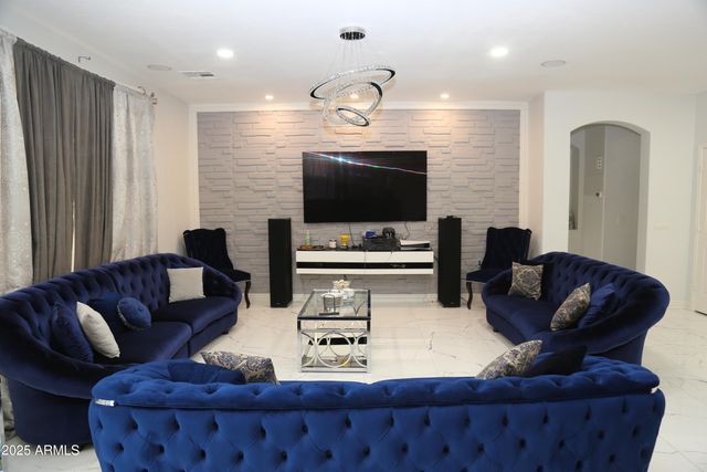 6008 W QUESTA Drive, Glendale, AZ 85310