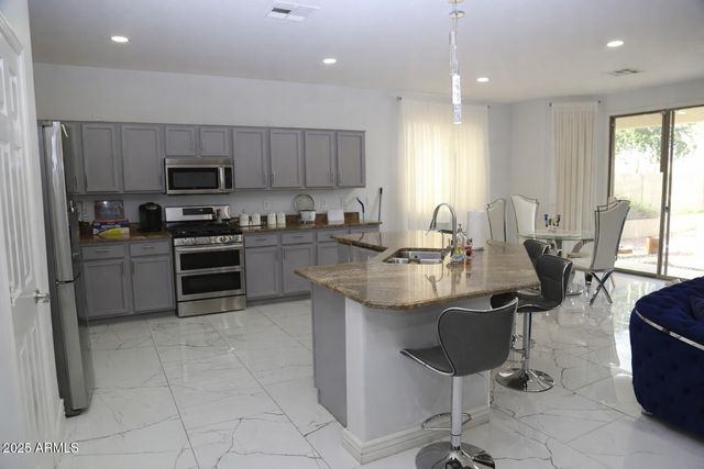 6008 W QUESTA Drive, Glendale, AZ 85310