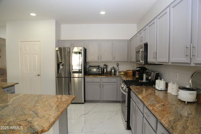 6008 W QUESTA Drive, Glendale, AZ 85310