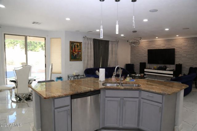 6008 W QUESTA Drive, Glendale, AZ 85310