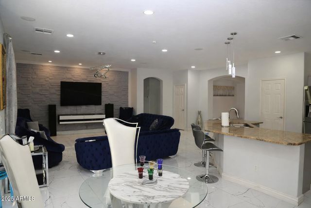 6008 W QUESTA Drive, Glendale, AZ 85310