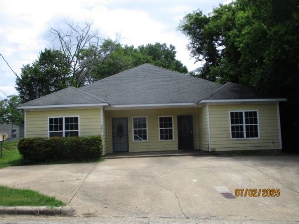 1902 6th Court, Phenix City, AL 36867