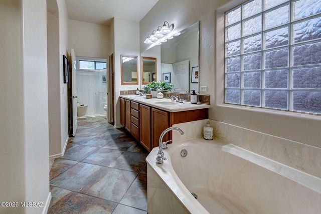 5745 N Winding Woods Place, Tucson, AZ 85718