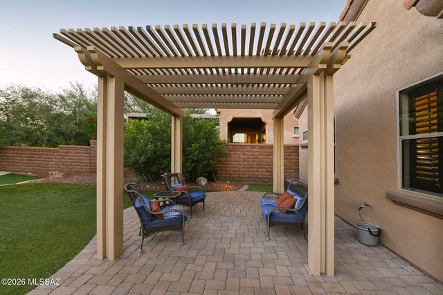 5745 N Winding Woods Place, Tucson, AZ 85718
