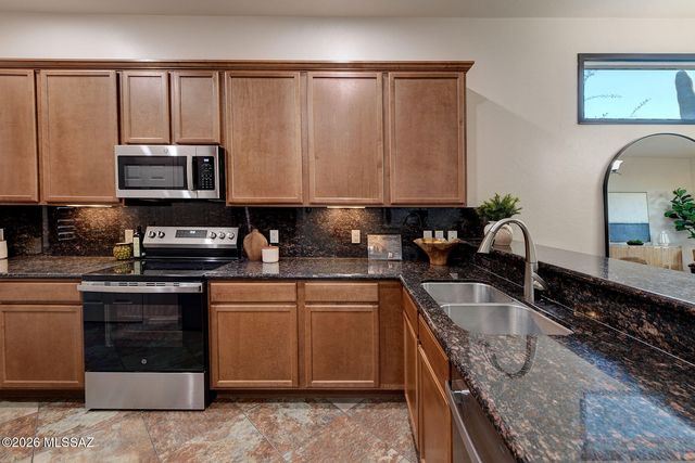 5745 N Winding Woods Place, Tucson, AZ 85718