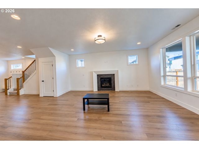 948 Ne 17TH Ave, Canby, OR 97013