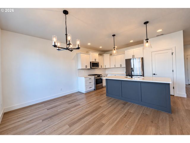 948 Ne 17TH Ave, Canby, OR 97013