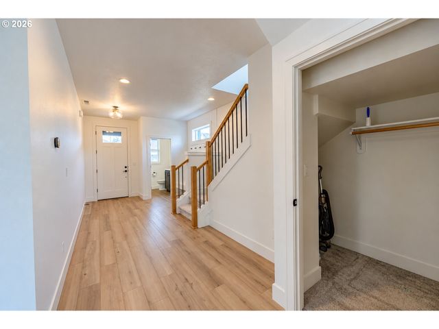 948 Ne 17TH Ave, Canby, OR 97013