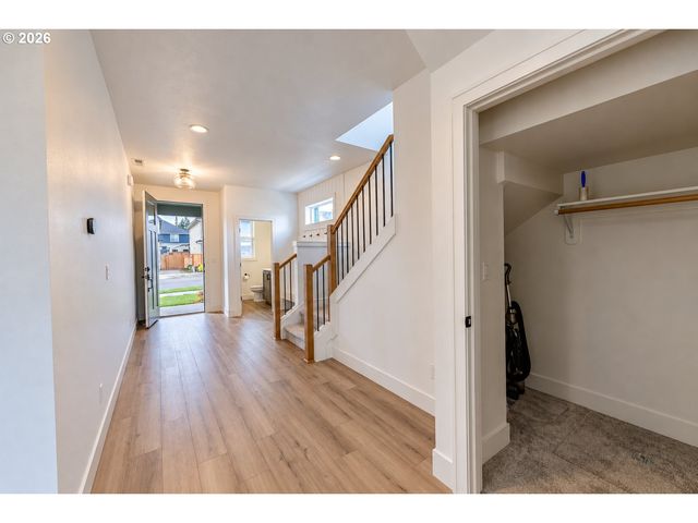 948 Ne 17TH Ave, Canby, OR 97013