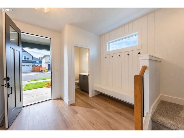 948 Ne 17TH Ave, Canby, OR 97013