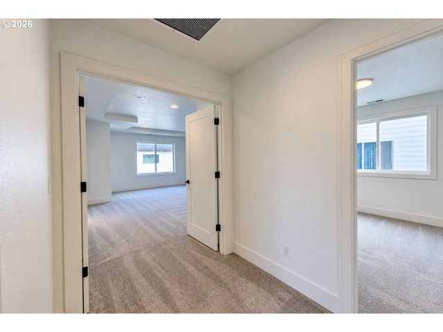 948 Ne 17TH Ave, Canby, OR 97013