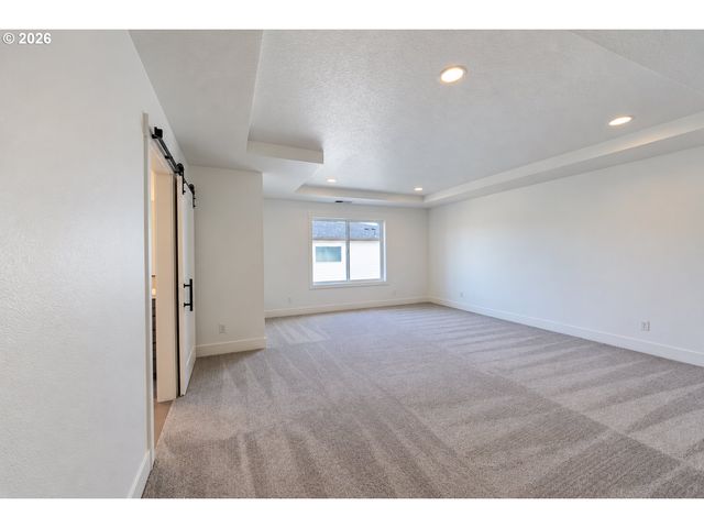 948 Ne 17TH Ave, Canby, OR 97013