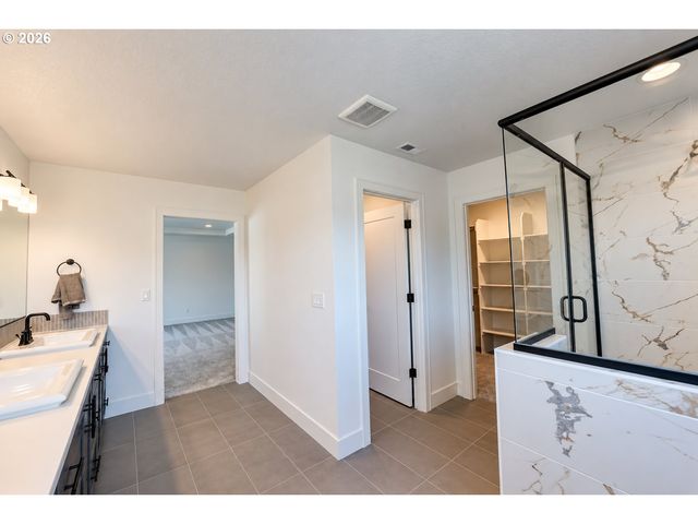 948 Ne 17TH Ave, Canby, OR 97013