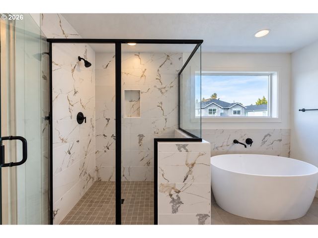 948 Ne 17TH Ave, Canby, OR 97013