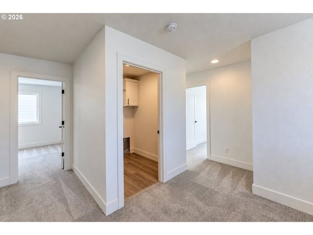 948 Ne 17TH Ave, Canby, OR 97013