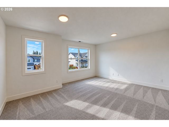 948 Ne 17TH Ave, Canby, OR 97013