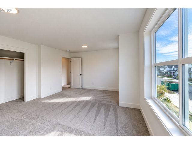 948 Ne 17TH Ave, Canby, OR 97013