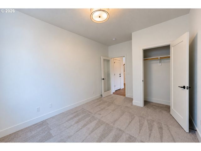 948 Ne 17TH Ave, Canby, OR 97013