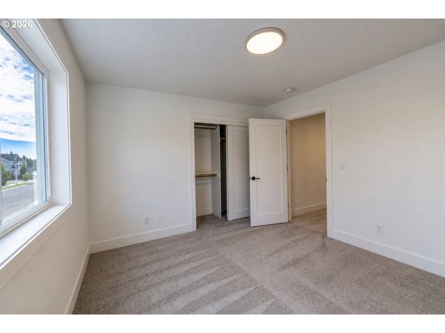 948 Ne 17TH Ave, Canby, OR 97013