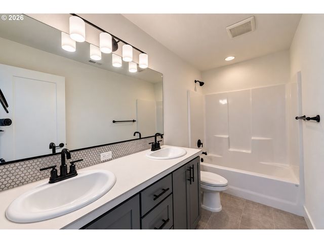 948 Ne 17TH Ave, Canby, OR 97013