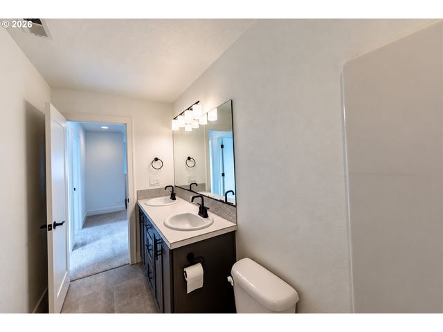 948 Ne 17TH Ave, Canby, OR 97013