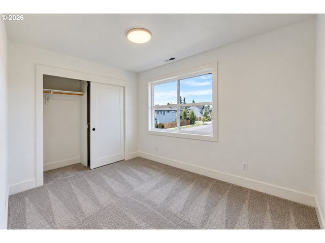 948 Ne 17TH Ave, Canby, OR 97013
