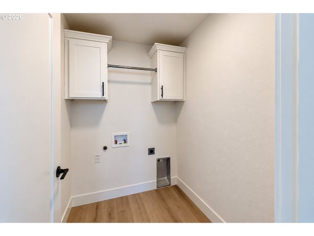 948 Ne 17TH Ave, Canby, OR 97013