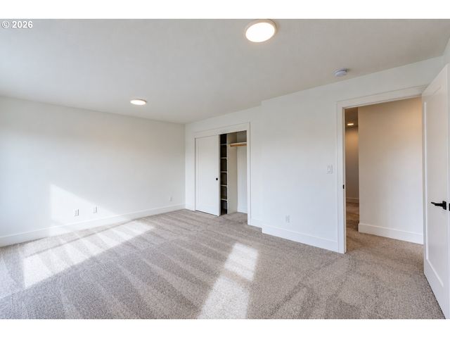 948 Ne 17TH Ave, Canby, OR 97013