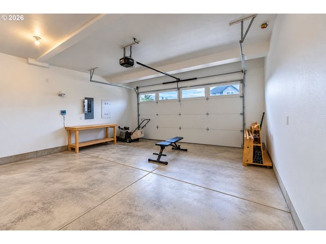 948 Ne 17TH Ave, Canby, OR 97013