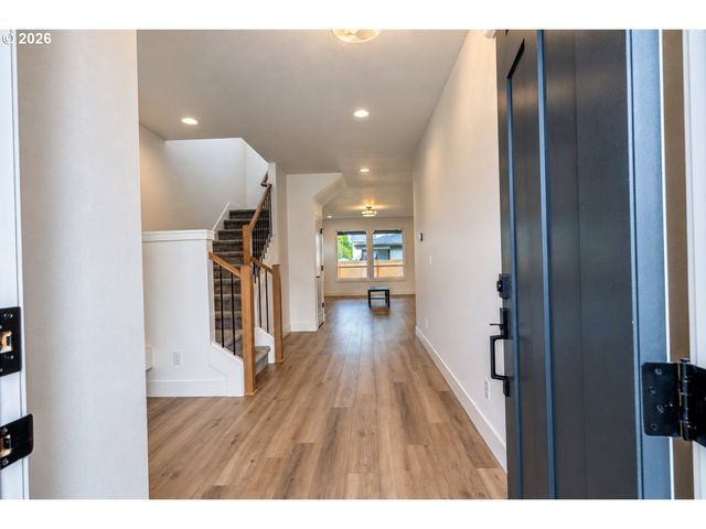 948 Ne 17TH Ave, Canby, OR 97013