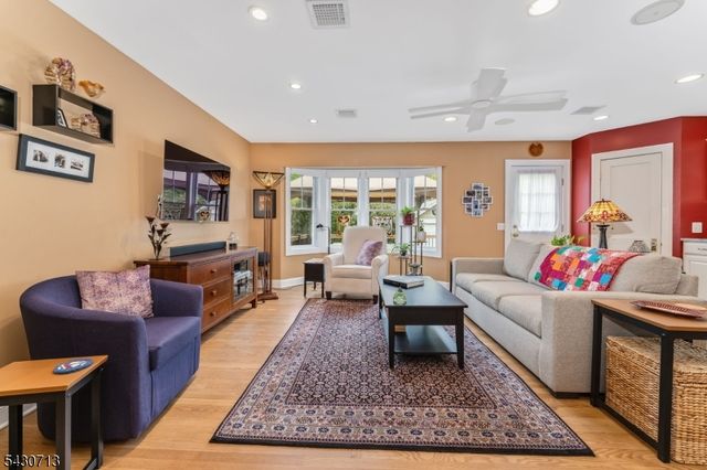 112 Severin Ct, Cranford Twp., NJ 07016