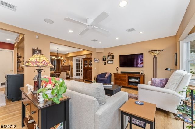112 Severin Ct, Cranford Twp., NJ 07016