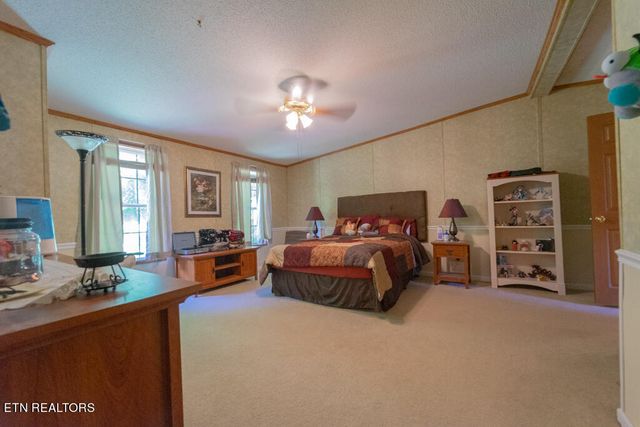 2132 Clinch Valley Rd, Thorn Hill, TN 37881