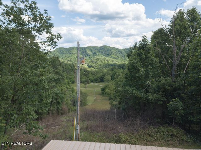 2132 Clinch Valley Rd, Thorn Hill, TN 37881
