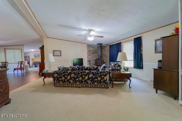 2132 Clinch Valley Rd, Thorn Hill, TN 37881